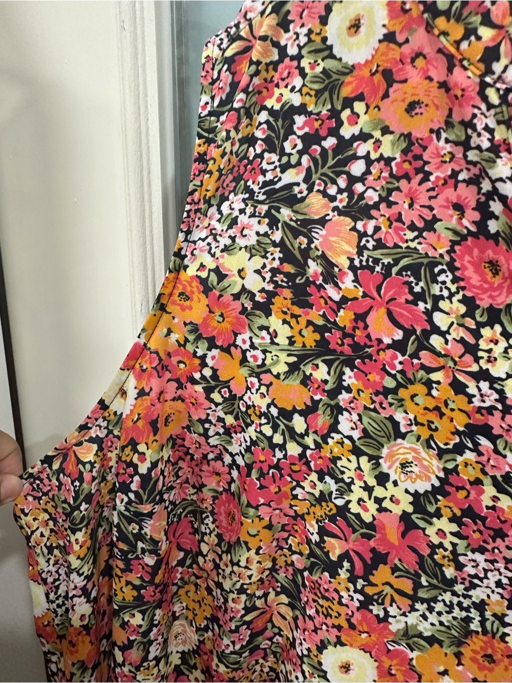 Lane Bryant Black Multicolor Floral Sleeveless Blouse Size 26/28 - Picture 4 of 5